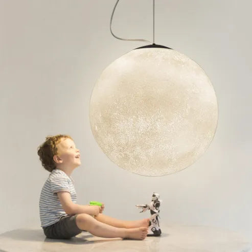 Eenvoudige maanhanglampen in scandinavische stijl