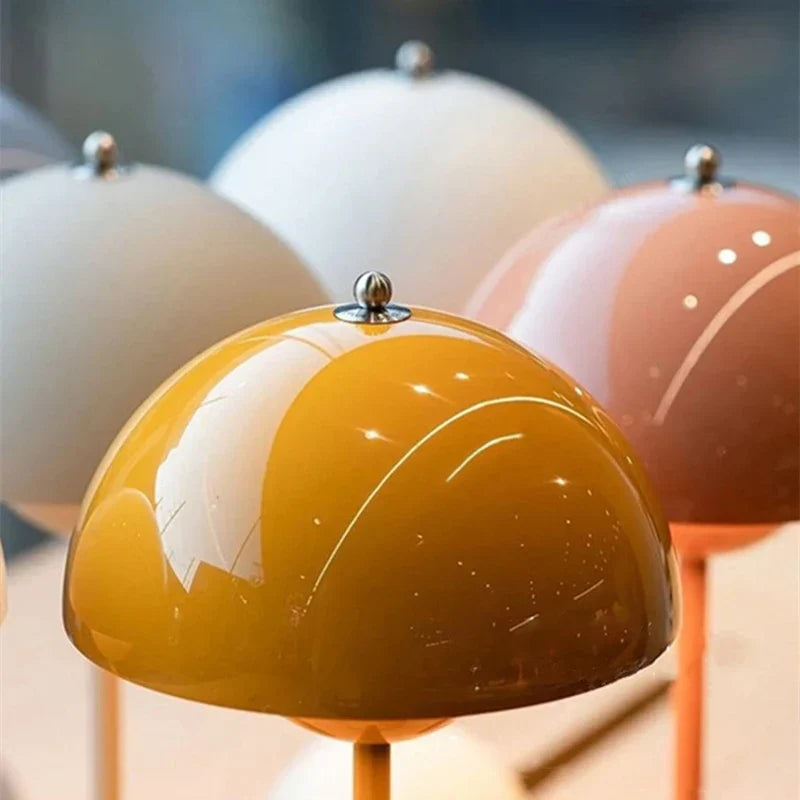 Danishmeadow - macaron tafellamp in de vorm van een paddenstoel