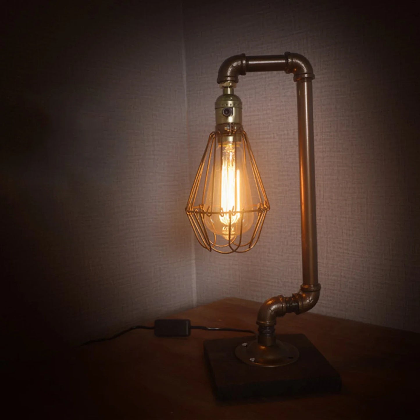 Vintageessence - vintage metalen tafellamp